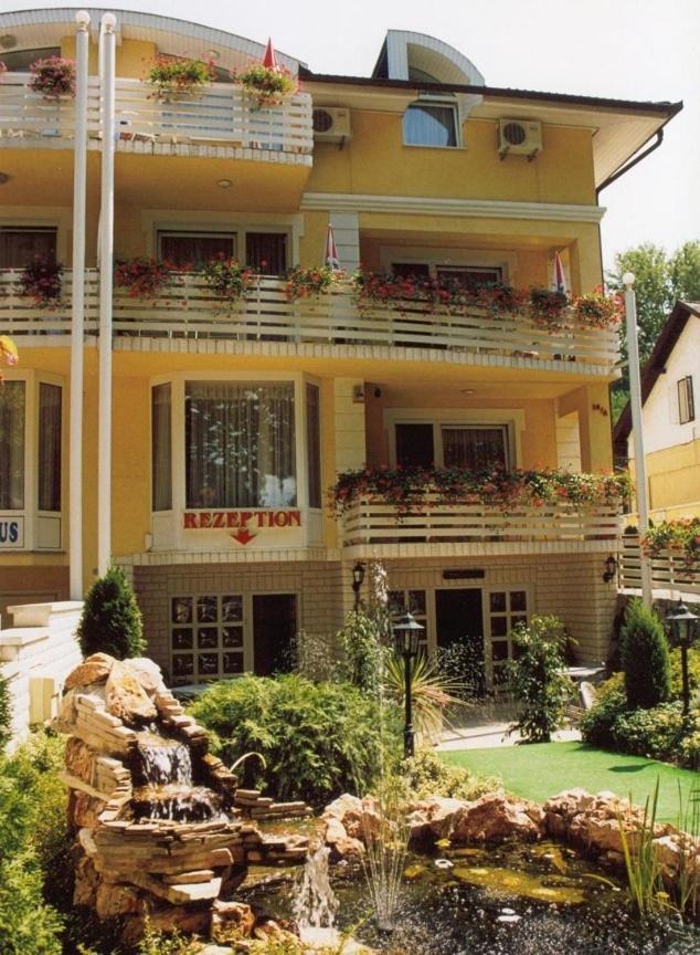 Apartman Bella Hotel Siófok Zewnętrze zdjęcie